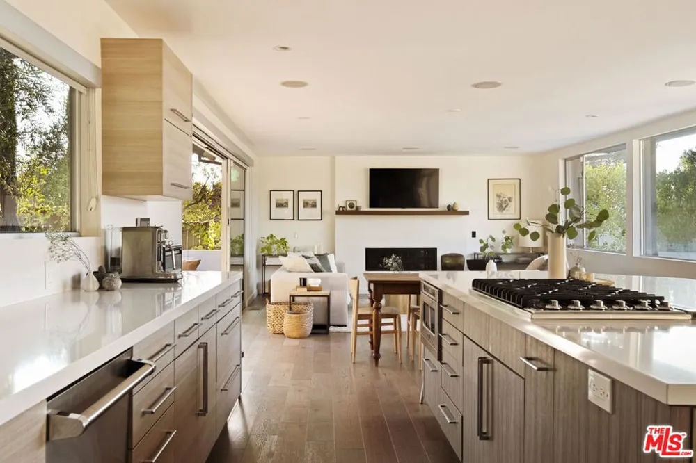 3396 Tareco Drive Los Angeles, CA 90068