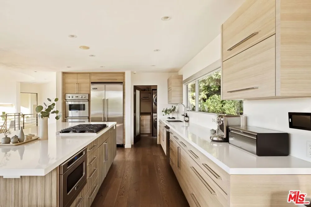 3396 Tareco Drive Los Angeles, CA 90068
