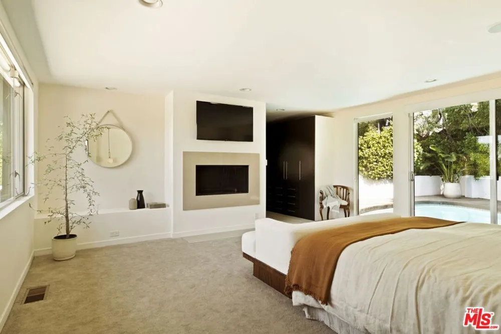 3396 Tareco Drive Los Angeles, CA 90068