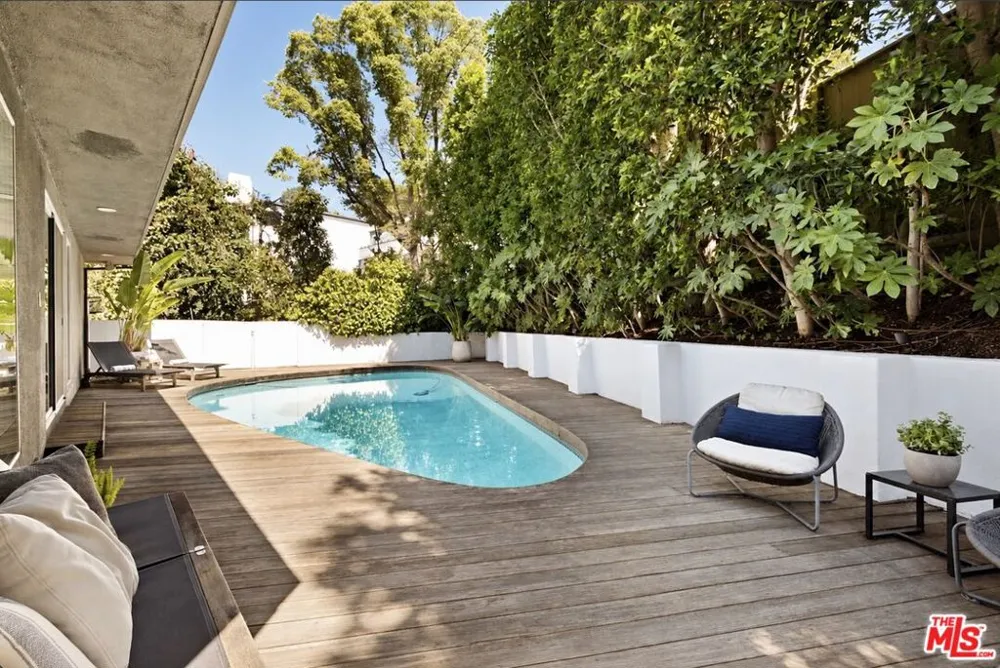 3396 Tareco Drive Los Angeles, CA 90068