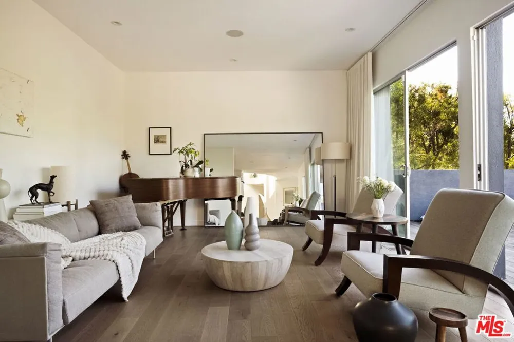 3396 Tareco Drive Los Angeles, CA 90068