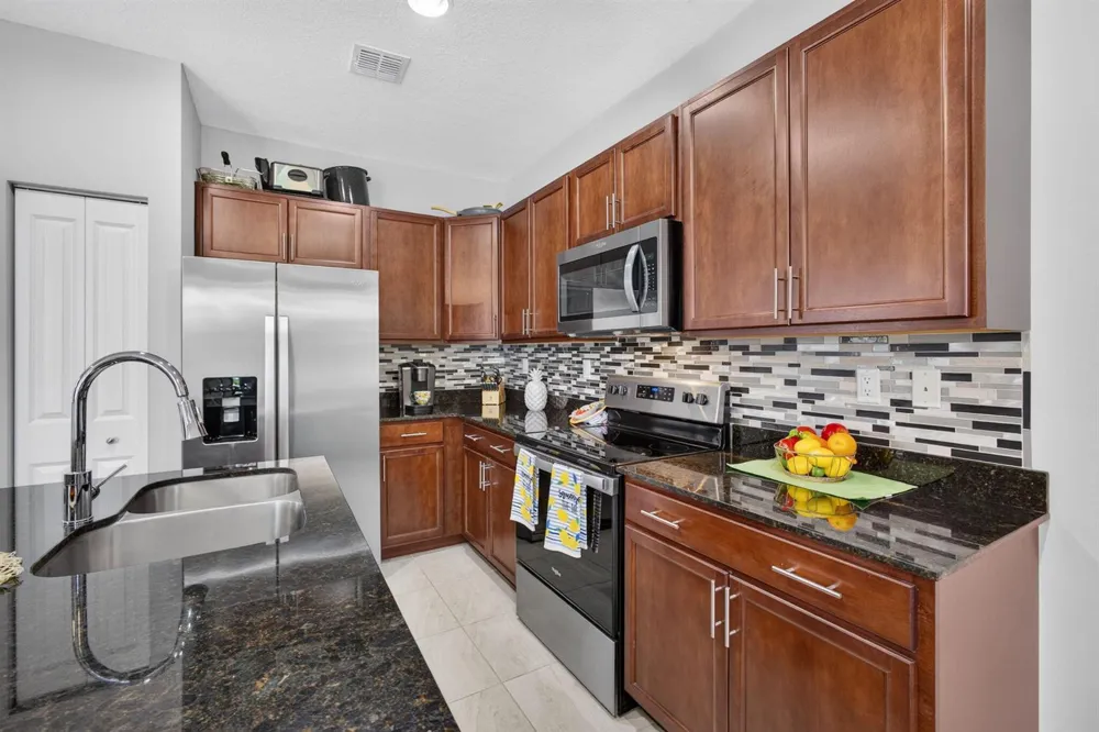 4004 SCREW PINE Cove Riviera Beach, FL 33410