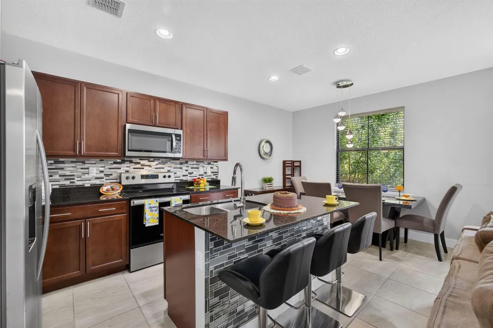 4004 SCREW PINE Cove Riviera Beach, FL 33410