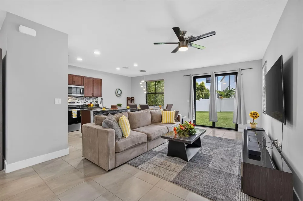 4004 SCREW PINE Cove Riviera Beach, FL 33410