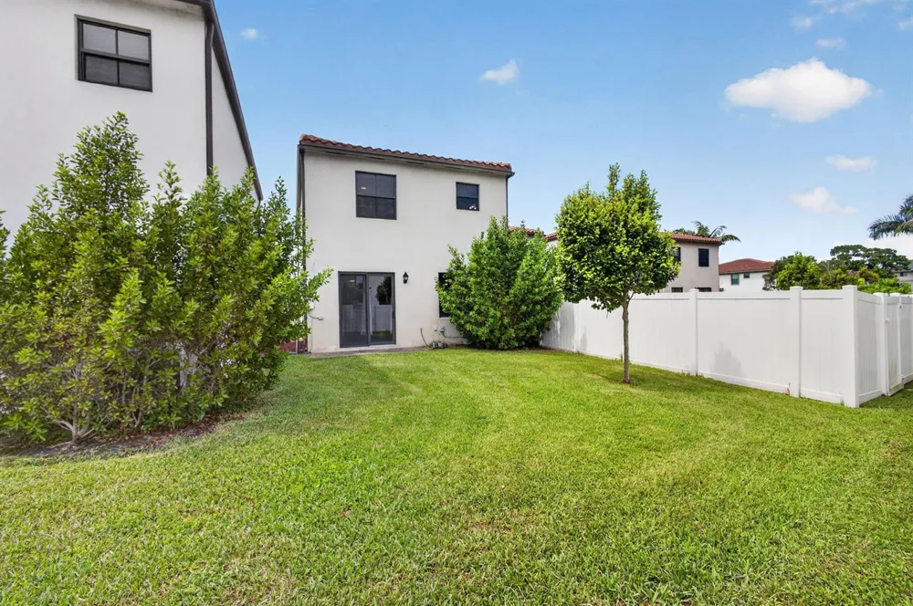 4004 SCREW PINE Cove Riviera Beach, FL 33410