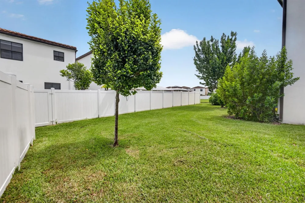 4004 SCREW PINE Cove Riviera Beach, FL 33410