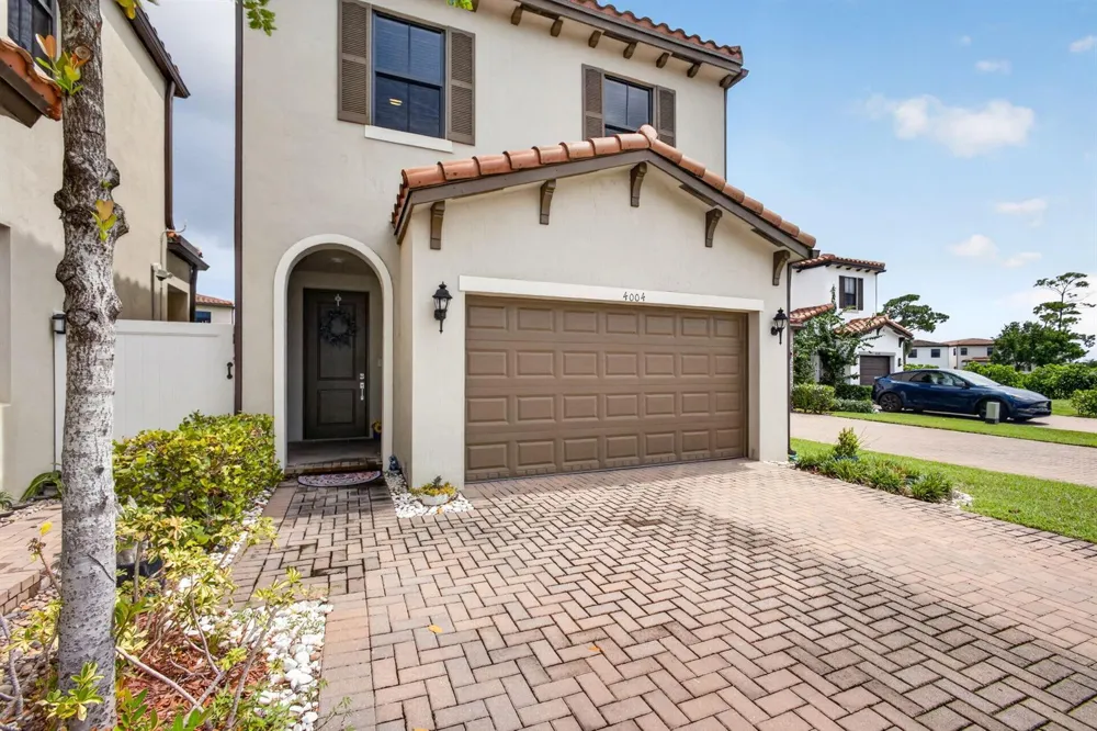 4004 SCREW PINE Cove Riviera Beach, FL 33410