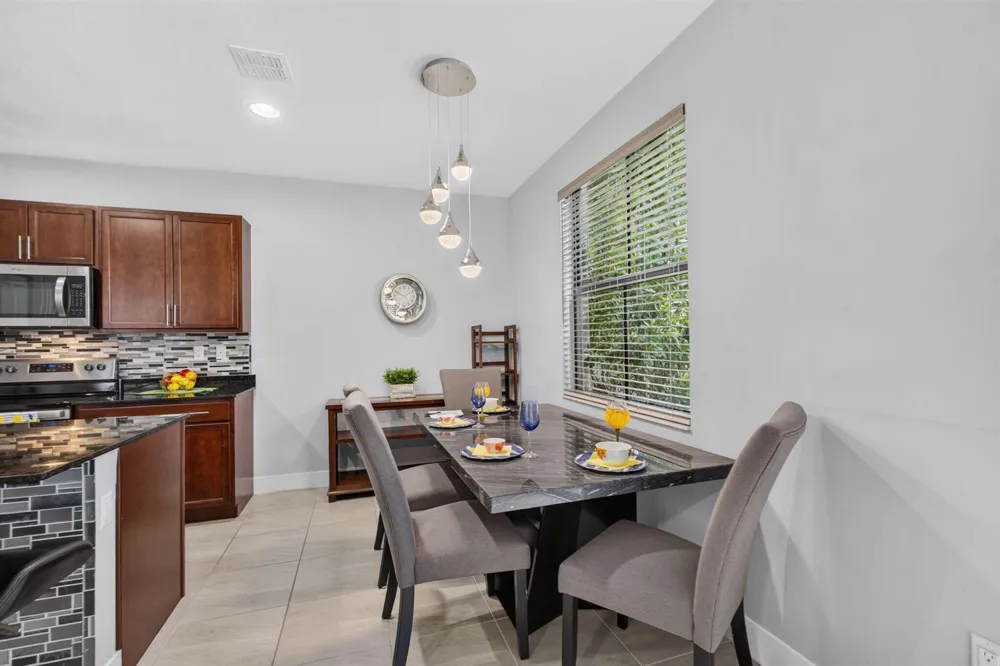 4004 SCREW PINE Cove Riviera Beach, FL 33410