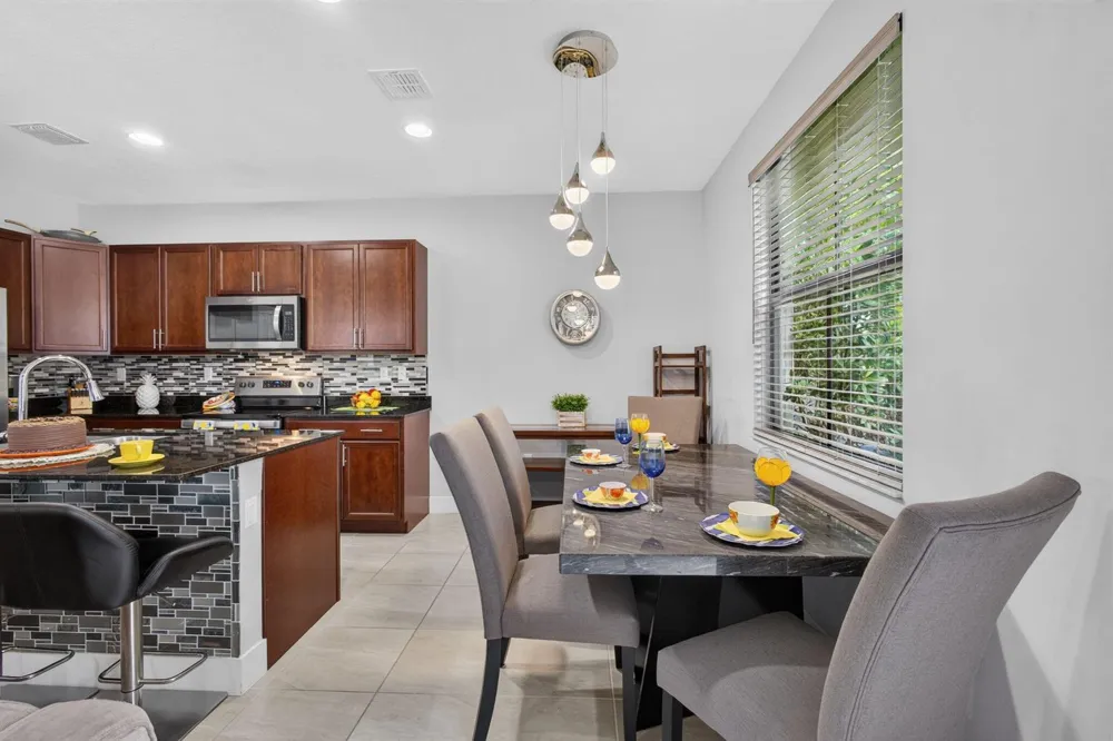 4004 SCREW PINE Cove Riviera Beach, FL 33410