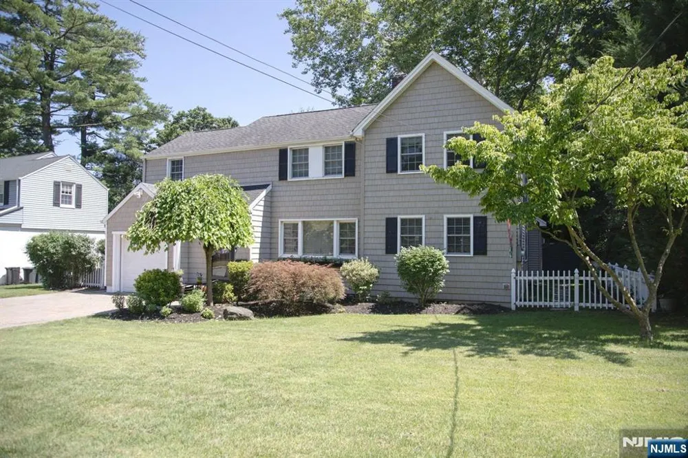 22 Warren Road Fair Lawn, NJ 07410