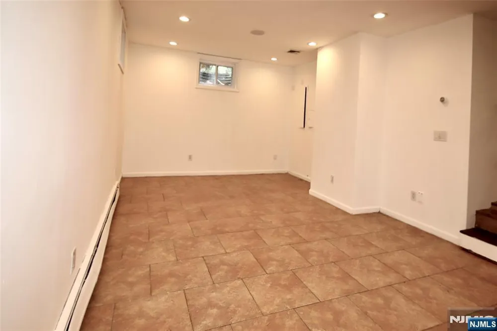22 Warren Road Fair Lawn, NJ 07410
