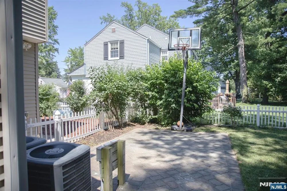 22 Warren Road Fair Lawn, NJ 07410