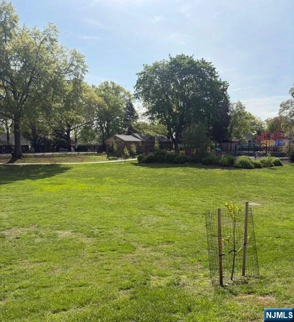 22 Warren Road Fair Lawn, NJ 07410