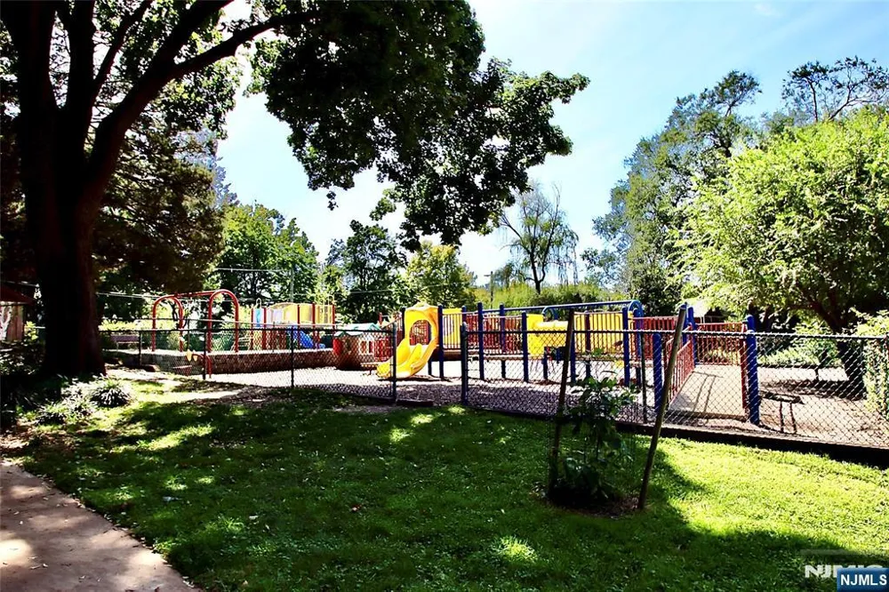 22 Warren Road Fair Lawn, NJ 07410