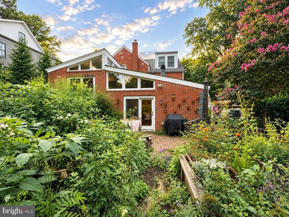 6637 FISHER AVENUE Falls Church, VA 22046
