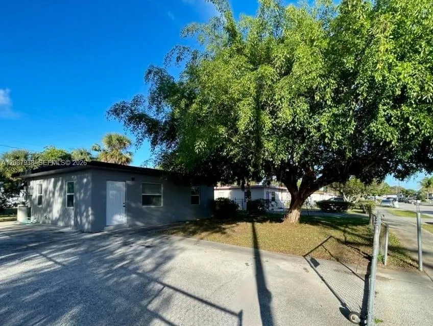 2643 NW 10th St Pompano Beach, FL 33069