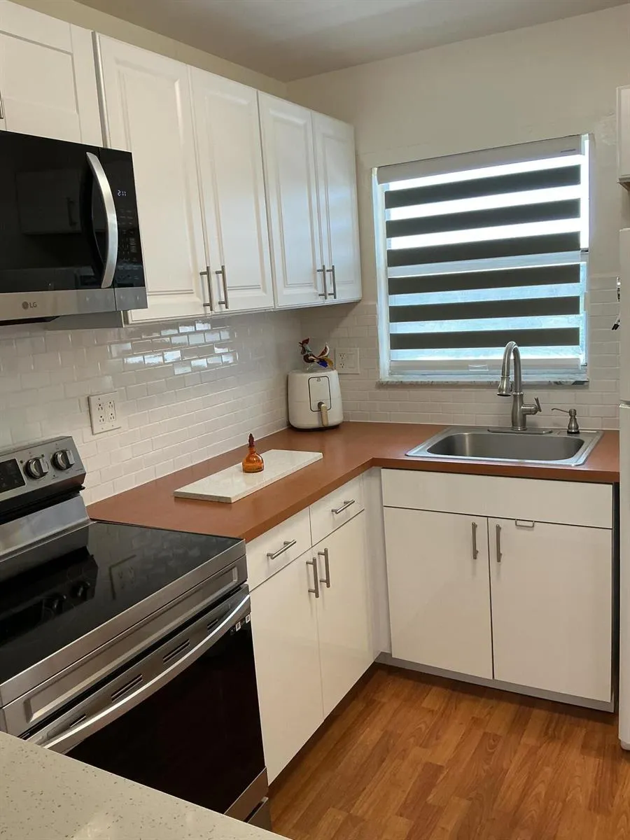 2720 Pine Island Road #305 Sunrise, FL 33322