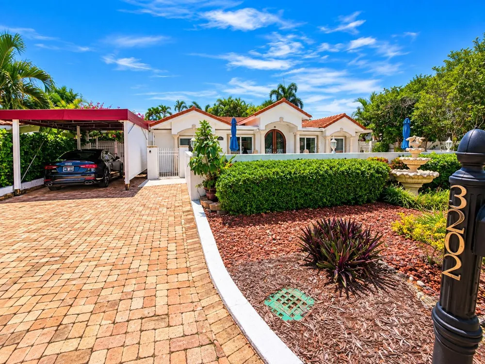 3202 Dow Street Pompano Beach, FL 33062