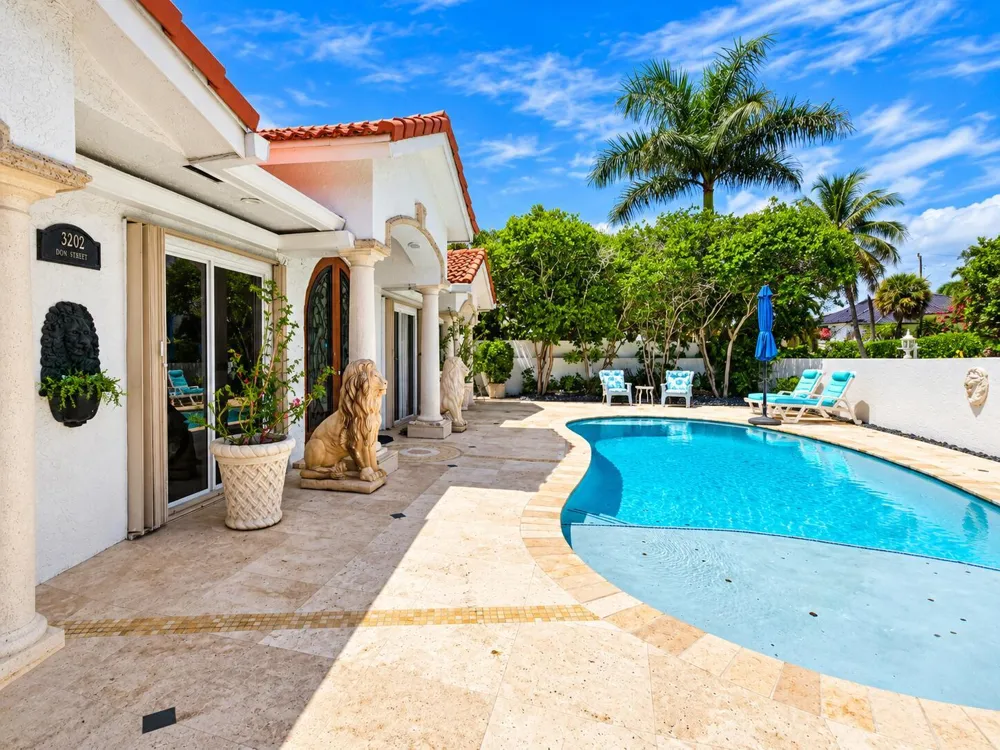 3202 Dow Street Pompano Beach, FL 33062