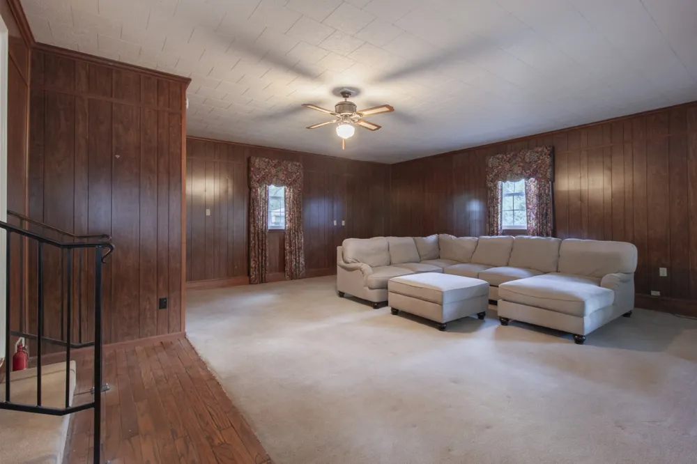 214 Crestwood Dr Tullahoma, TN 37388