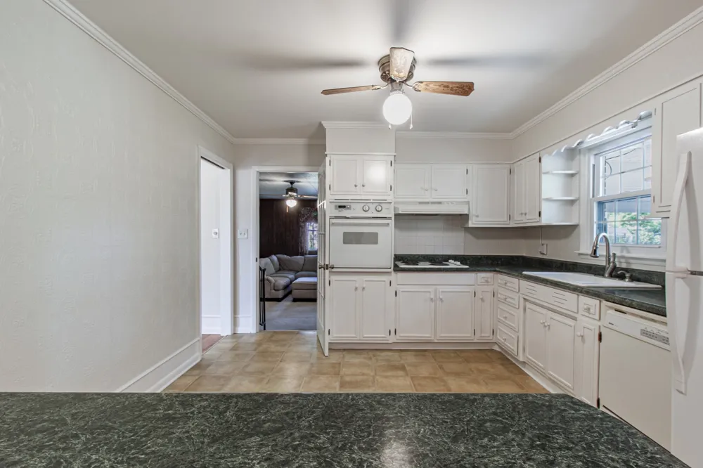 214 Crestwood Dr Tullahoma, TN 37388