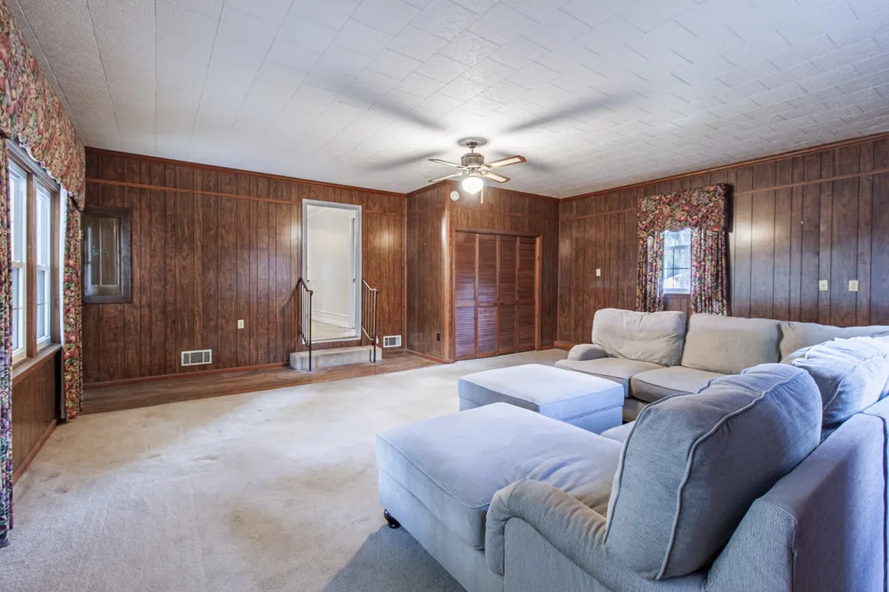 214 Crestwood Dr Tullahoma, TN 37388