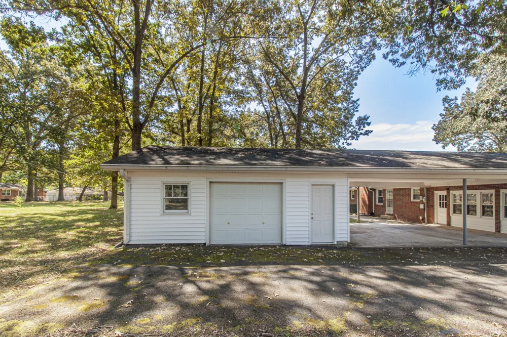 214 Crestwood Dr Tullahoma, TN 37388
