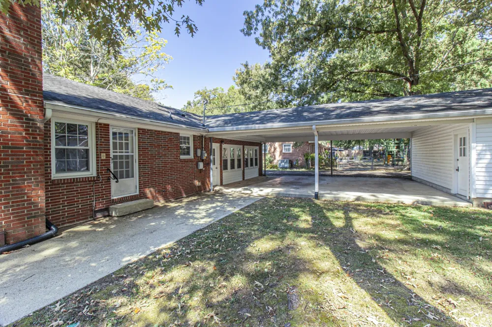 214 Crestwood Dr Tullahoma, TN 37388