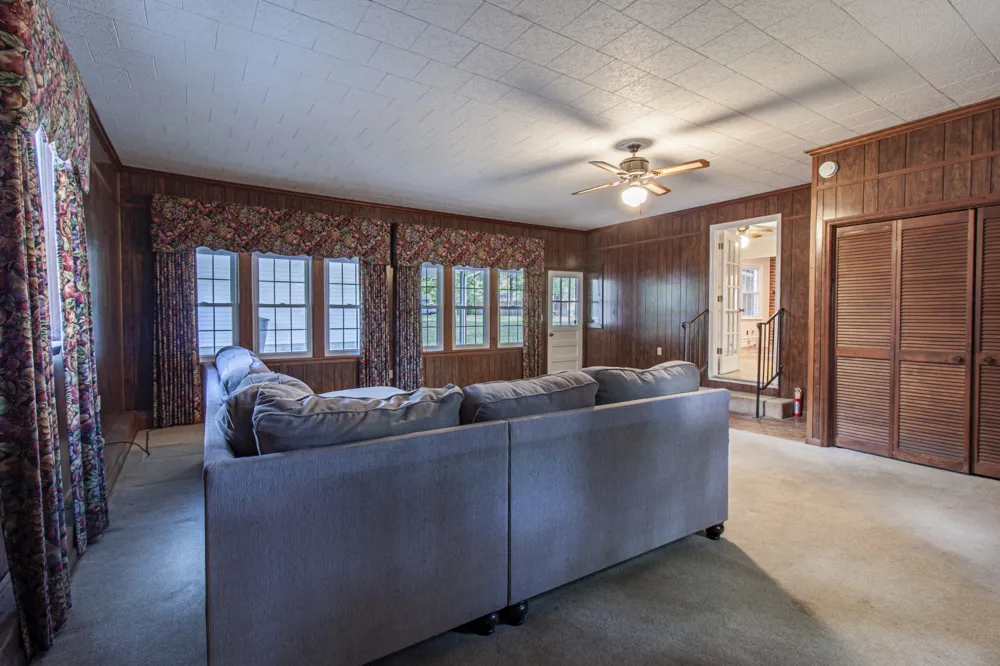 214 Crestwood Dr Tullahoma, TN 37388