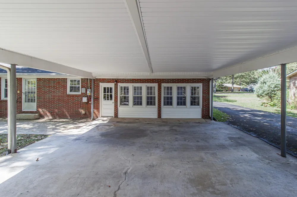 214 Crestwood Dr Tullahoma, TN 37388