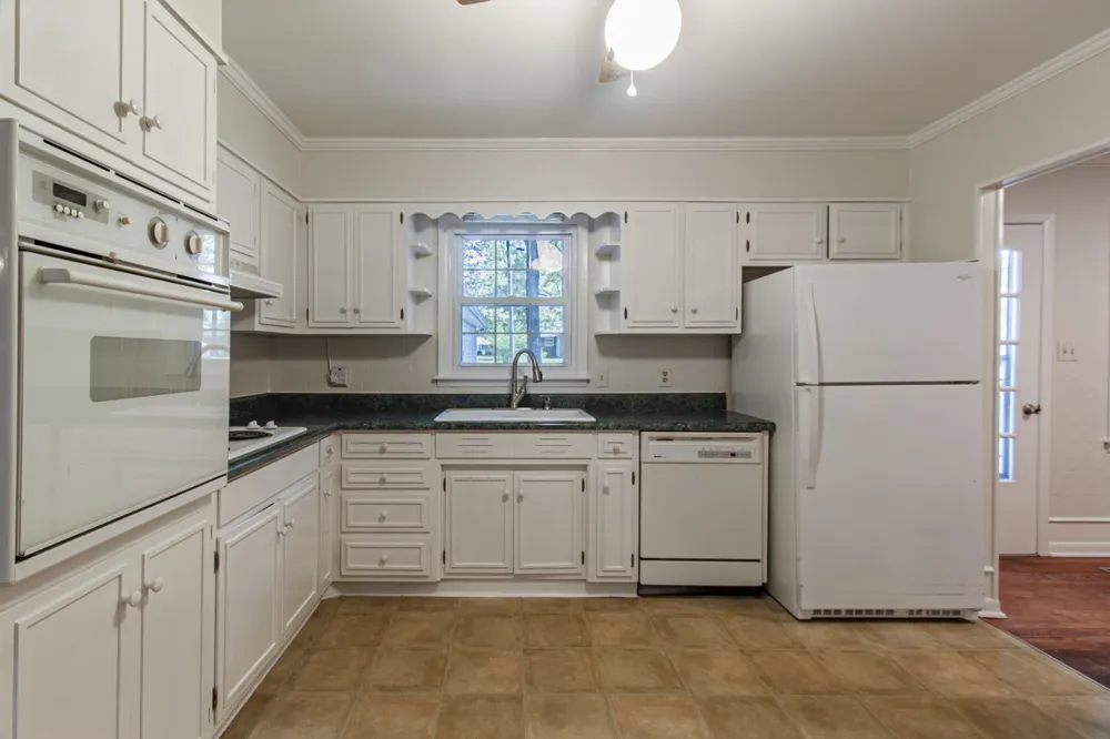 214 Crestwood Dr Tullahoma, TN 37388