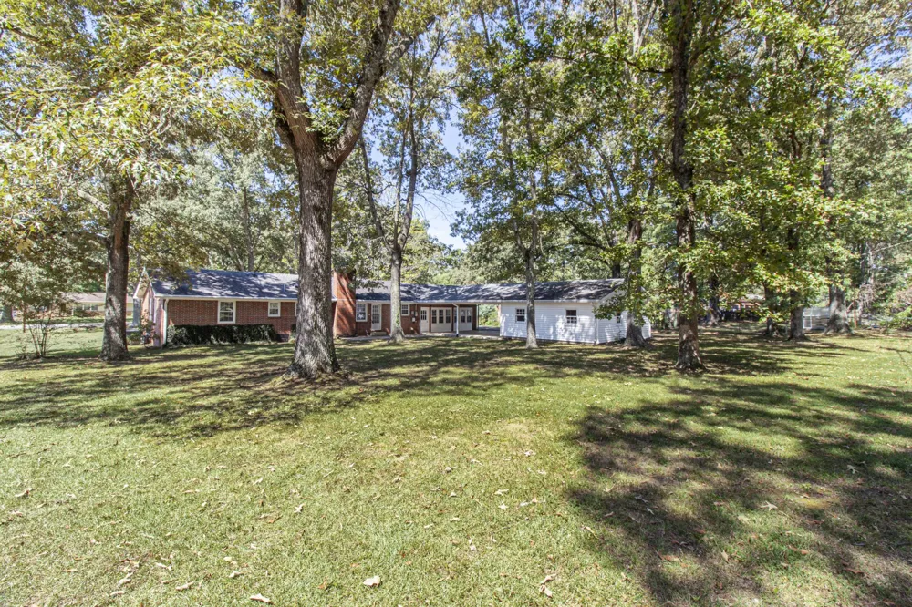 214 Crestwood Dr Tullahoma, TN 37388