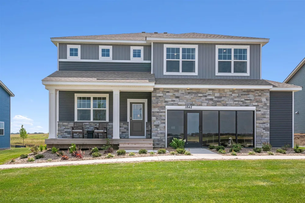 1842 Rainier Drive Shakopee, MN 55379
