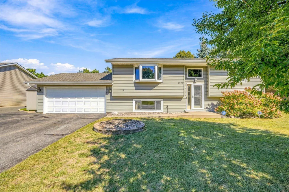 1721 Deerwood Drive Eagan, MN 55122