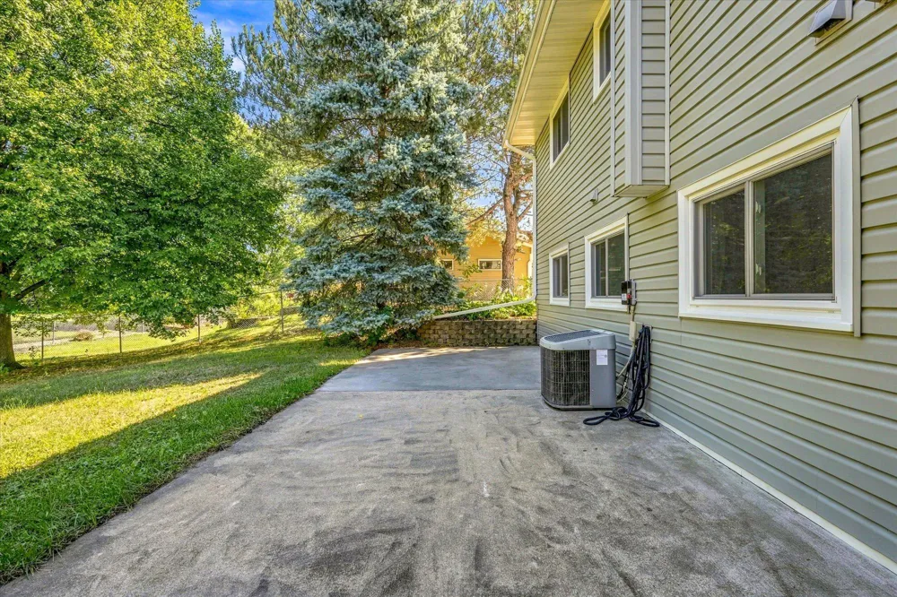1721 Deerwood Drive Eagan, MN 55122