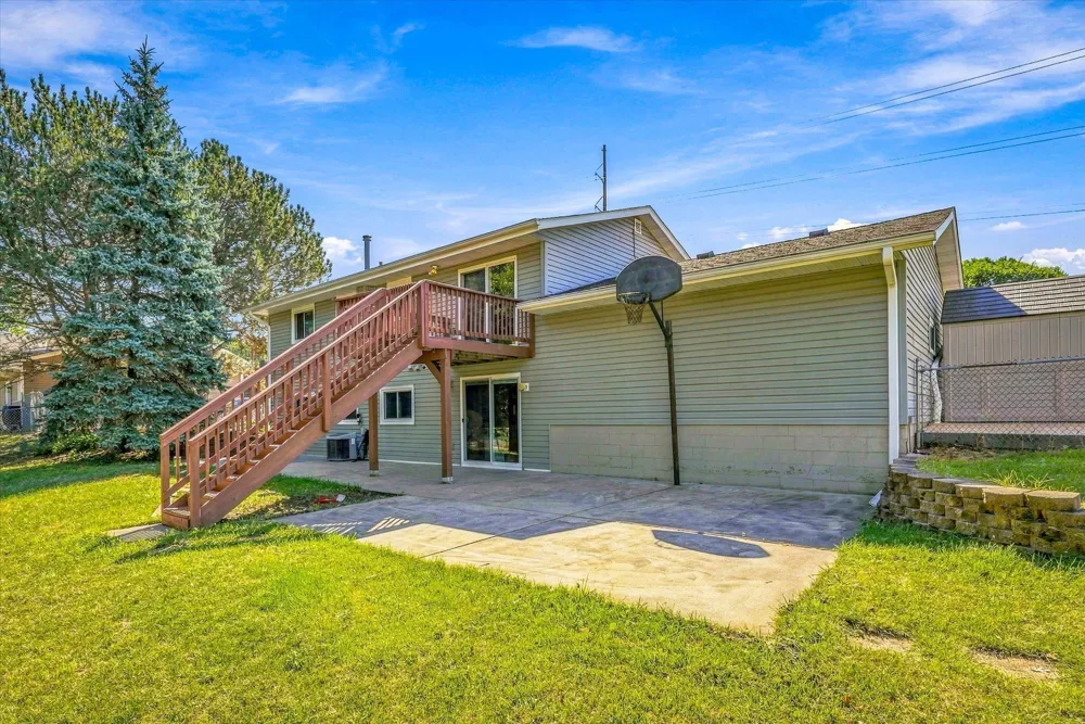 1721 Deerwood Drive Eagan, MN 55122