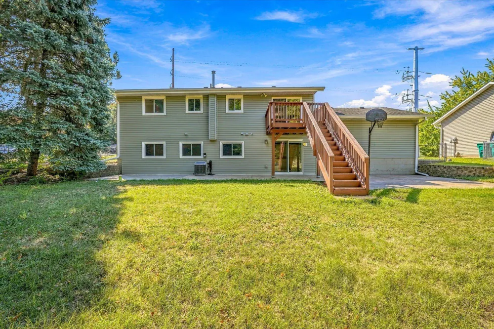 1721 Deerwood Drive Eagan, MN 55122