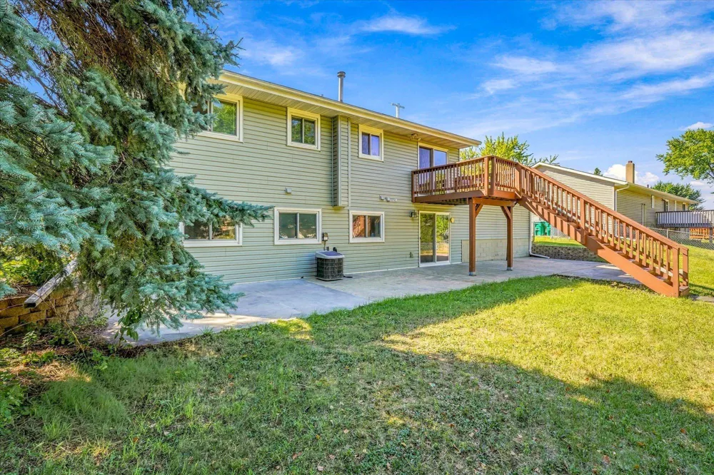 1721 Deerwood Drive Eagan, MN 55122