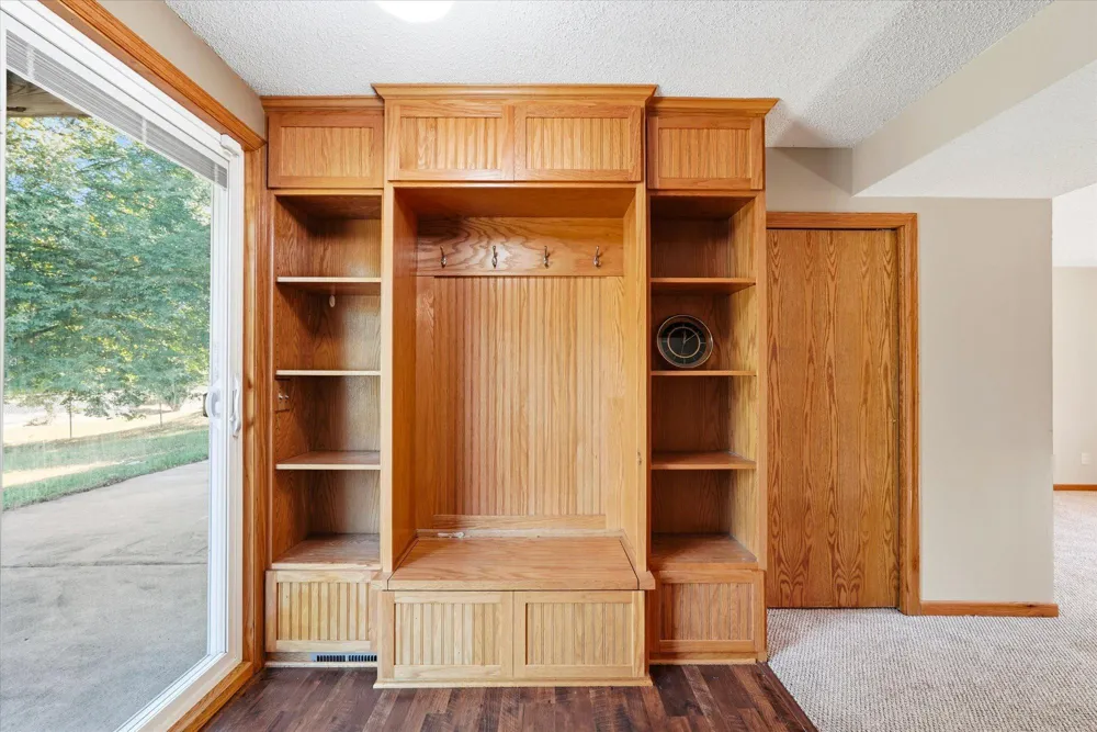 1721 Deerwood Drive Eagan, MN 55122