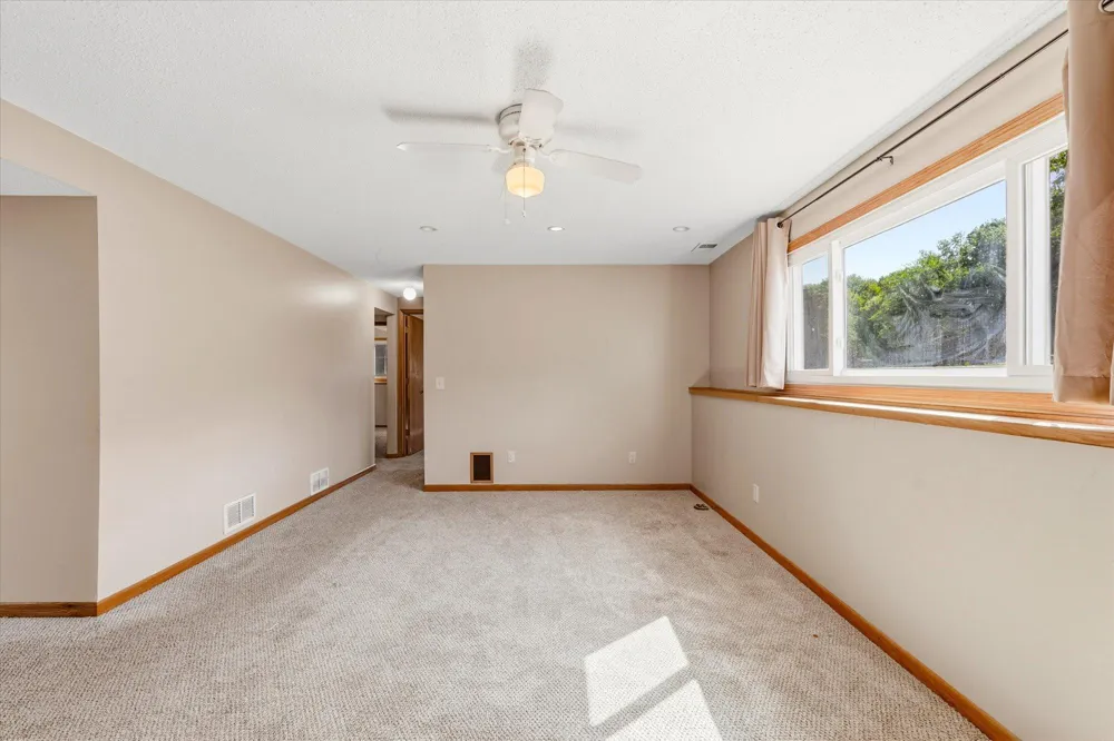 1721 Deerwood Drive Eagan, MN 55122