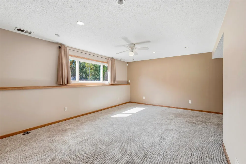 1721 Deerwood Drive Eagan, MN 55122