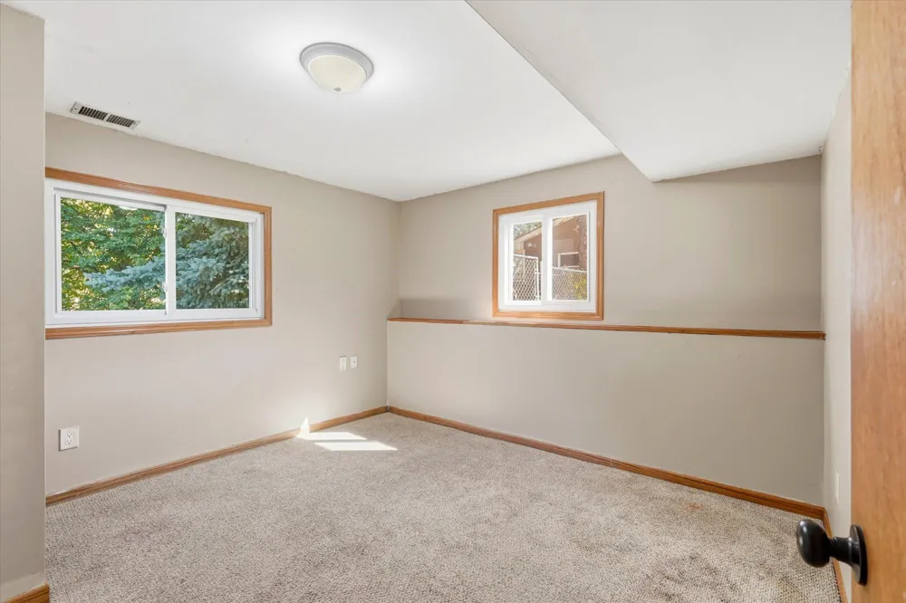 1721 Deerwood Drive Eagan, MN 55122