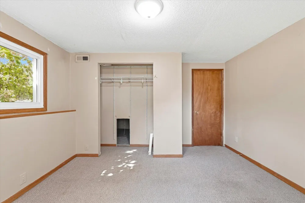 1721 Deerwood Drive Eagan, MN 55122