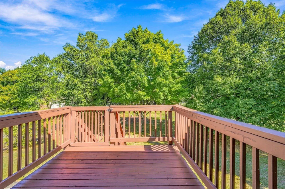 1721 Deerwood Drive Eagan, MN 55122