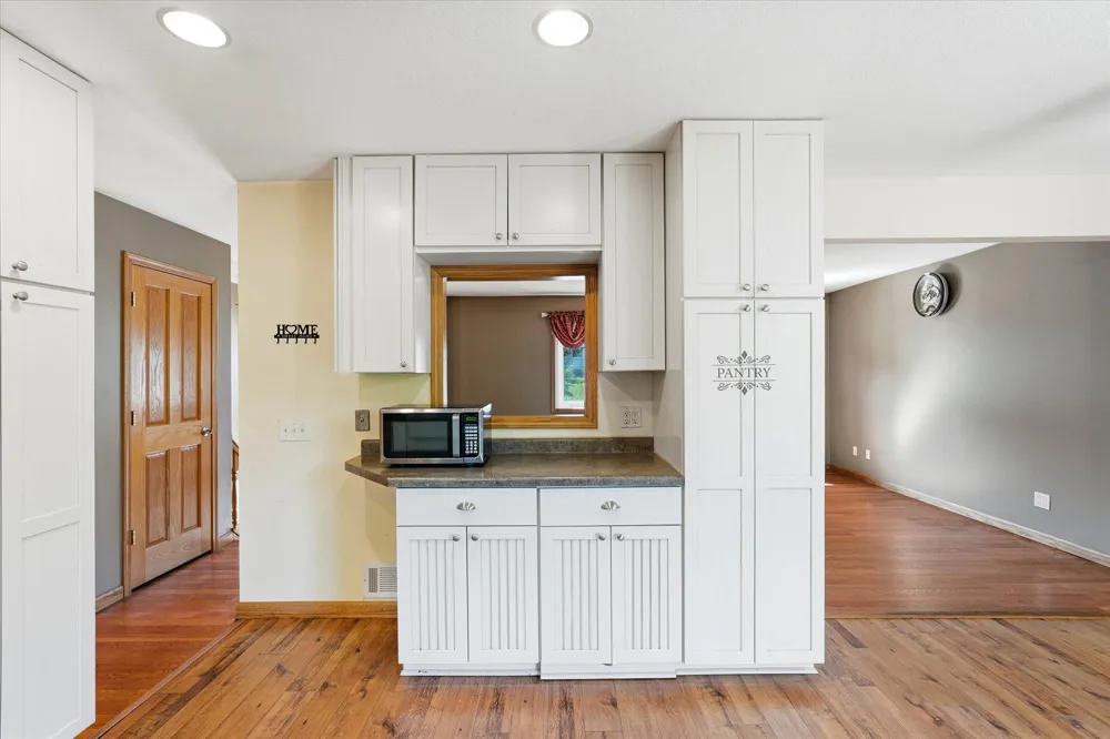 1721 Deerwood Drive Eagan, MN 55122