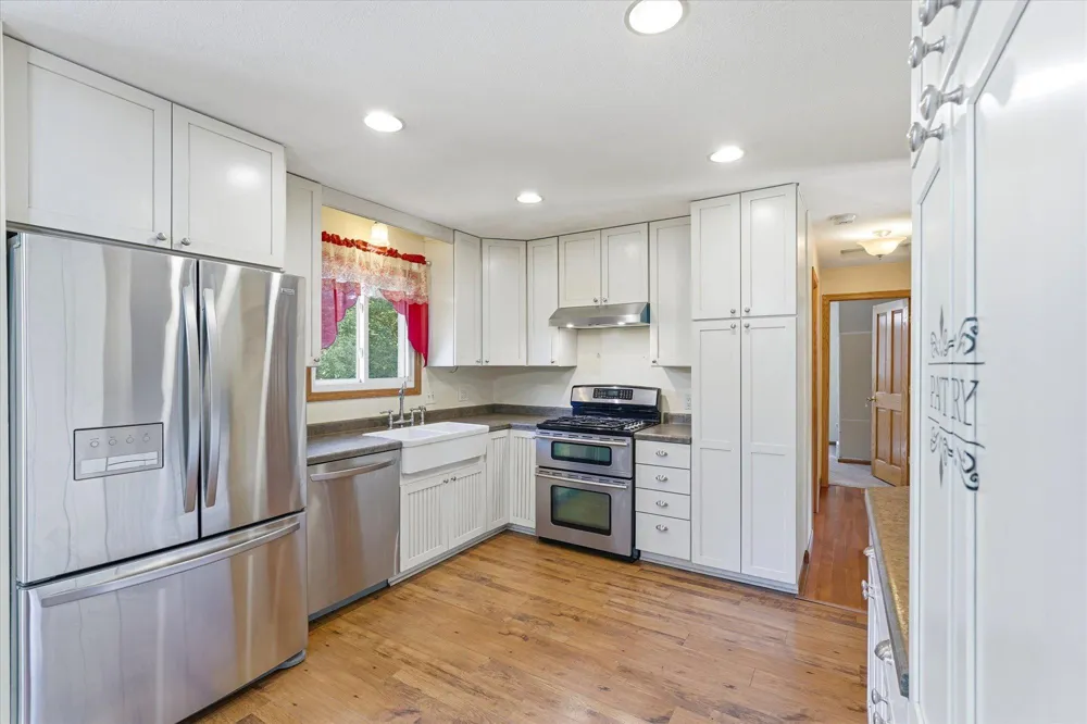 1721 Deerwood Drive Eagan, MN 55122