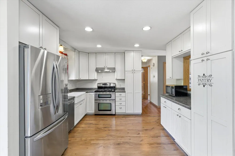 1721 Deerwood Drive Eagan, MN 55122