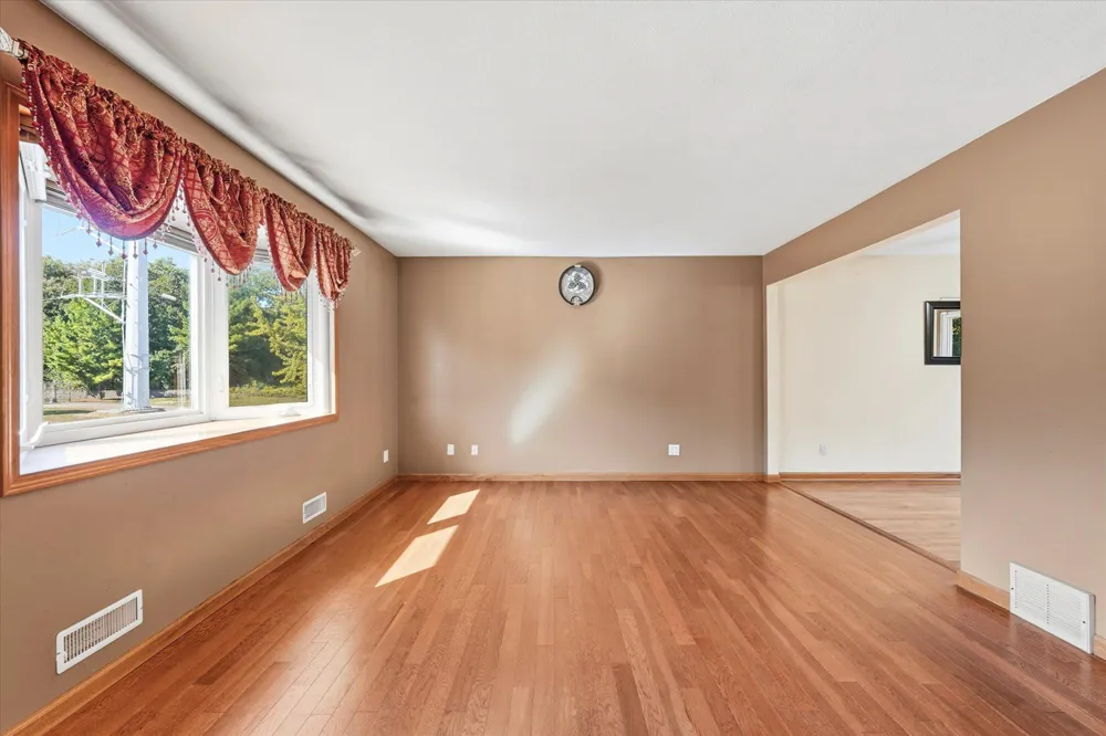 1721 Deerwood Drive Eagan, MN 55122