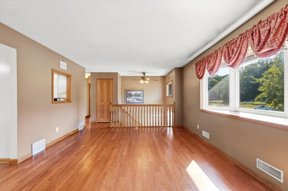 1721 Deerwood Drive Eagan, MN 55122