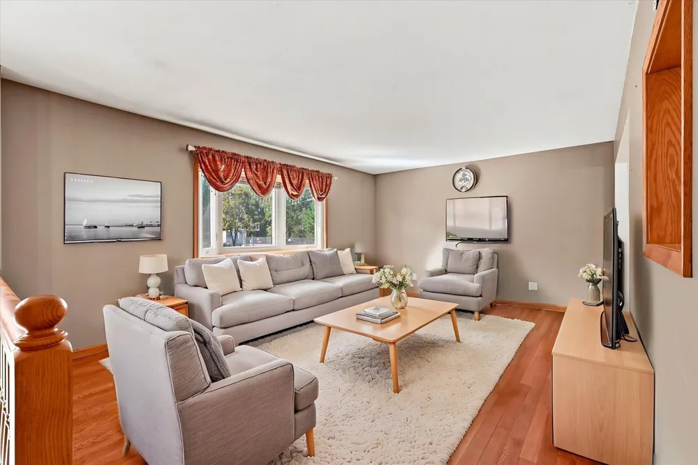 1721 Deerwood Drive Eagan, MN 55122